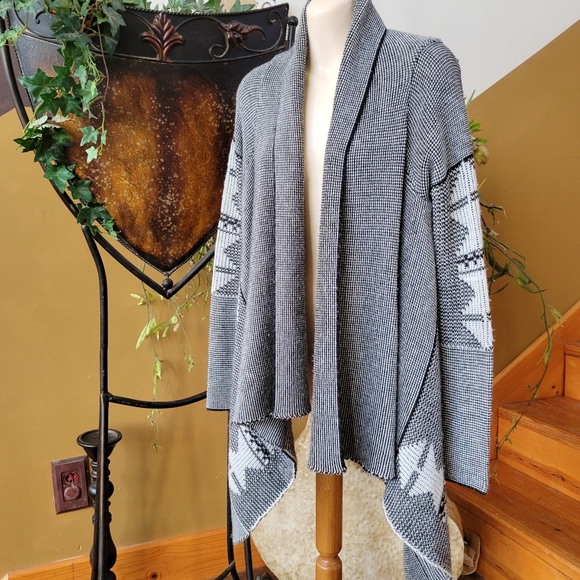 Flowy Asym Cardigan Black White Tribal Aztec Print Charlotte Russe S - Picture 1 of 8